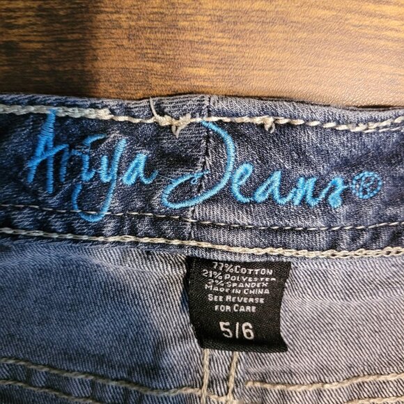 Ariya Shorts Size 5 Low Rise Cuffed Raw Hem Button Flap Thick Stitch Medium Dark - Picture 3 of 8